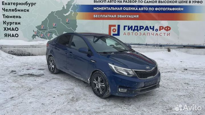 Отражатель в бампер задний правый Kia Rio 3 92406-4Y500. Царапина