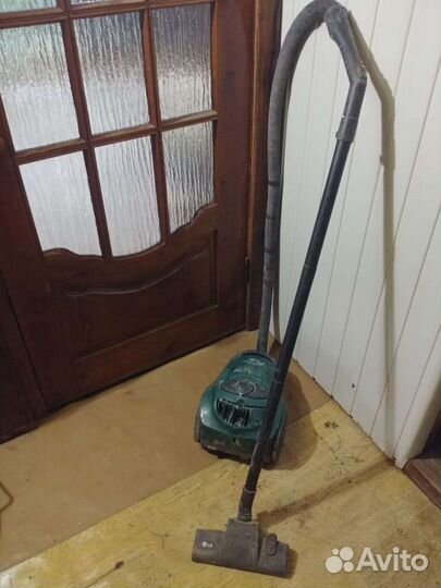 Пылесос LG 1300