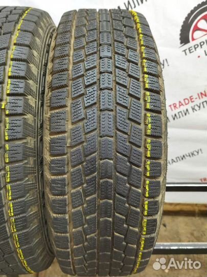 Hankook Nordik IS RW08 215/70 R15 98T