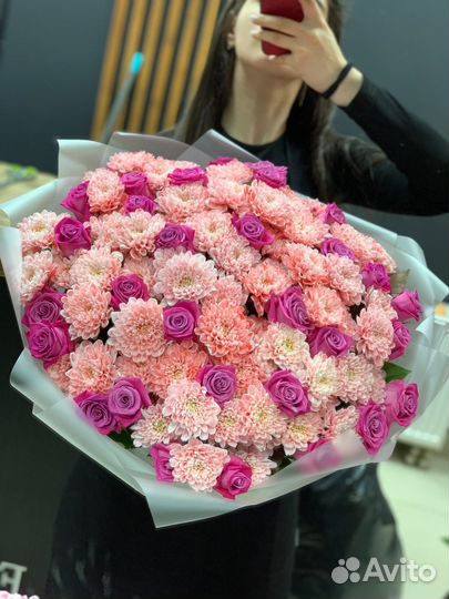 Букет из хризантем и роз