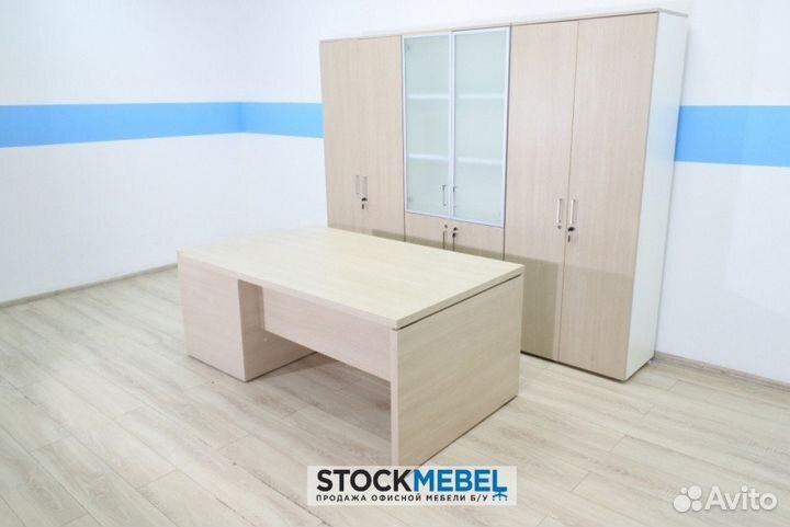 Кабинет руководителя Экис Ekis Italy. Светлый дуб