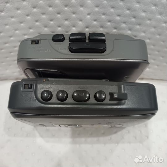 Кассетный плеер sony walkman 2шт