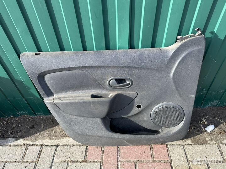 Обшивка двери передняя Рено Логан 1,2