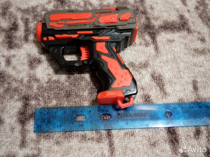 Игрушечный пистолет с мягкими пулькоми