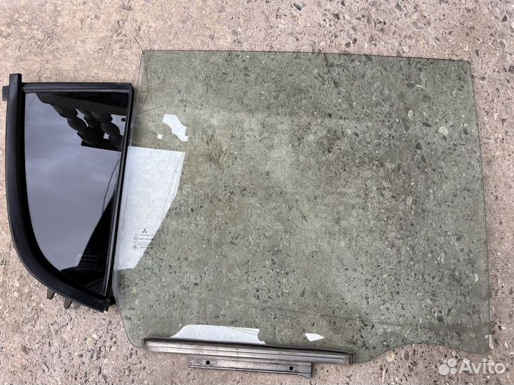 Стекло двери заднее левое правое Mitsubishi L200