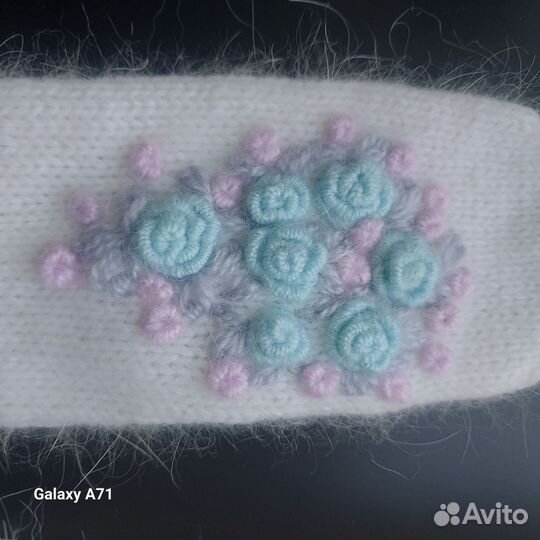 Варежки из ангоры с вышивкой ручная работа