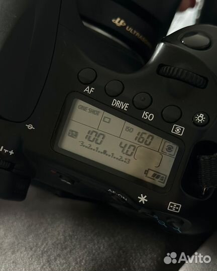 Зеркальный фотоаппарат Canon 60D