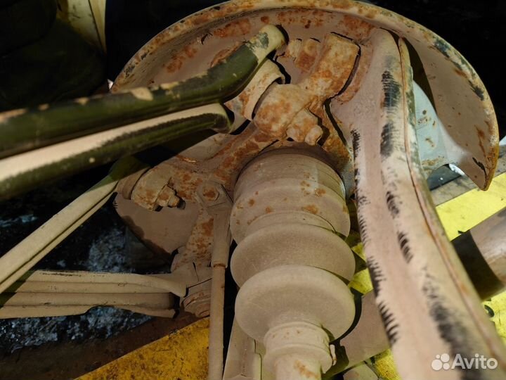 Поворотный кулак левый Mercedes benz w124