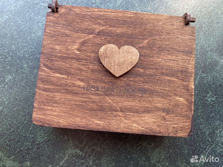 Набор минералов в шкатулке