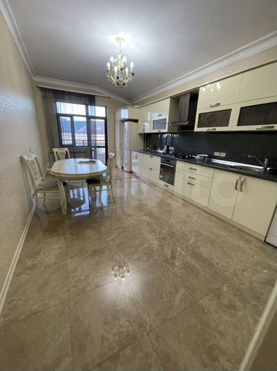 3-к. квартира, 140 м², 3/5 эт.