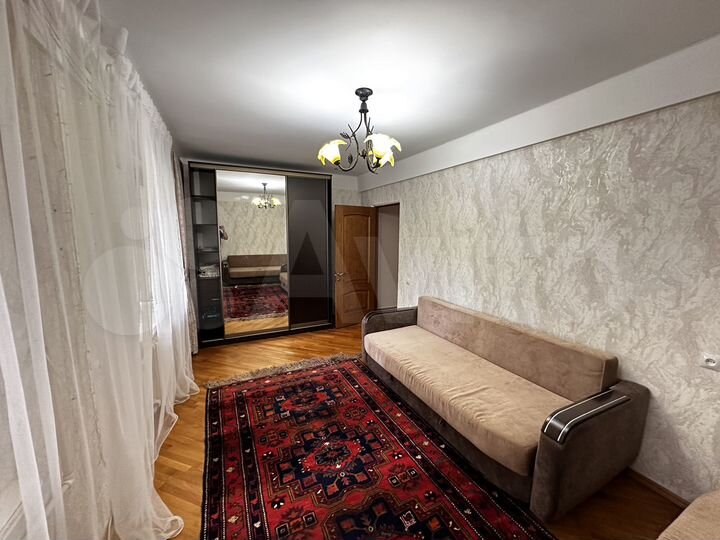 3-к. квартира, 100 м², 3/5 эт.