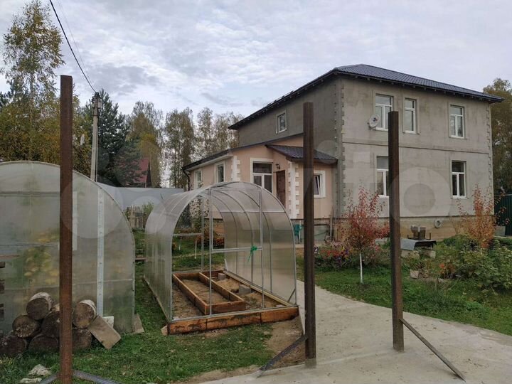 Дом 246 м² на участке 7 сот.