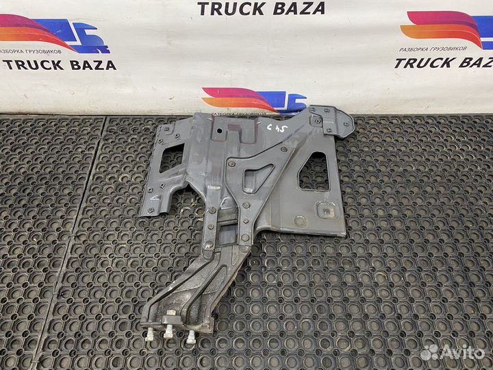 2638179 Кронштейн крепления крыла правый