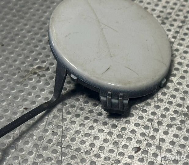 Б/У Заглушка буксировочного крюка (левая за#001