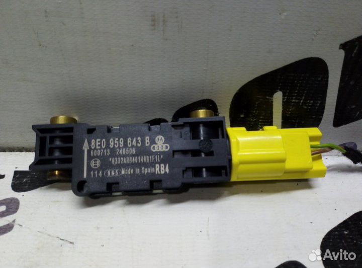 Датчик airbag задний Audi A4 B7 BWE 14.06.2006