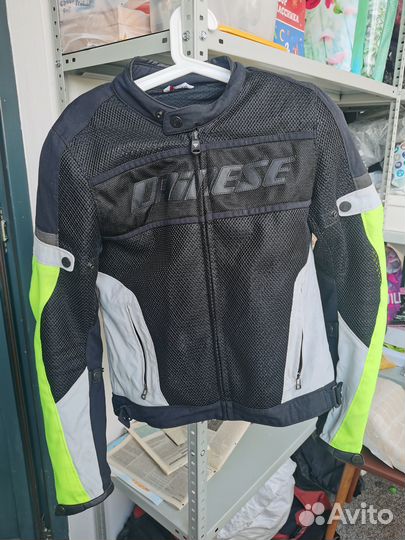 Мотокуртка dainese 46 с ветрозащитой,защитой спины