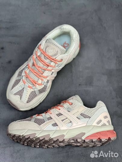 Кроссовки женские Asics