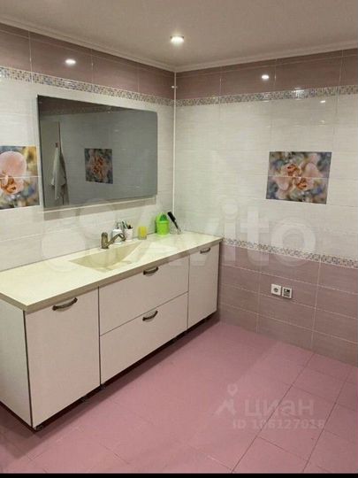 Коттедж 266,8 м² на участке 10,3 сот.