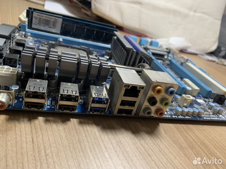 Материнская плата с процессором и памятью