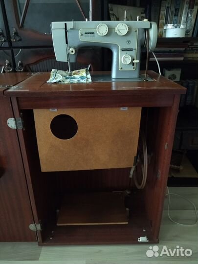 Швейная машинка Подольск ножная тумба