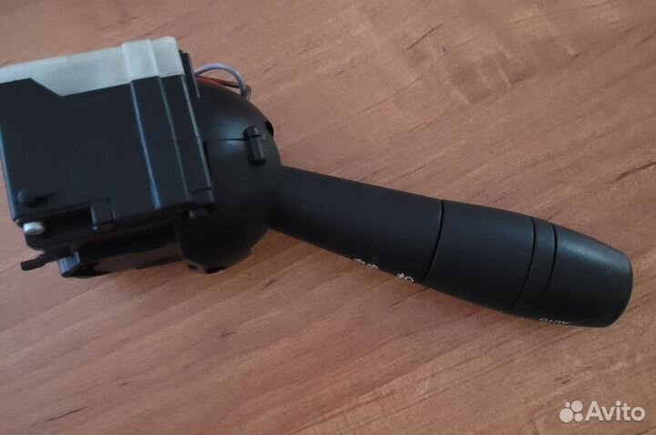 Подрулевой переключатель на LADA весту