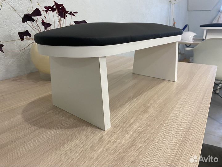 Подлокотник для маникюра