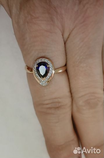 Золотое кольцо с сапфиром