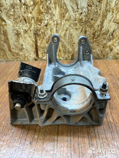 Кронштейн промежуточного вала Land Rover