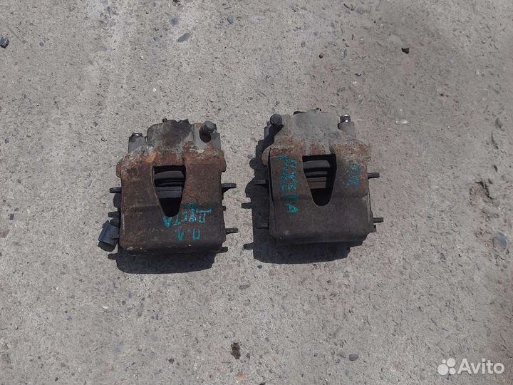 Суппорта передние Volkswagen Jetta 5