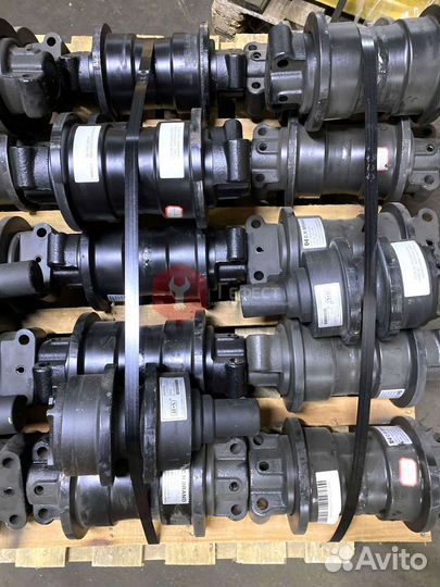 Каток поддерживающий Komatsu PC300LC-7