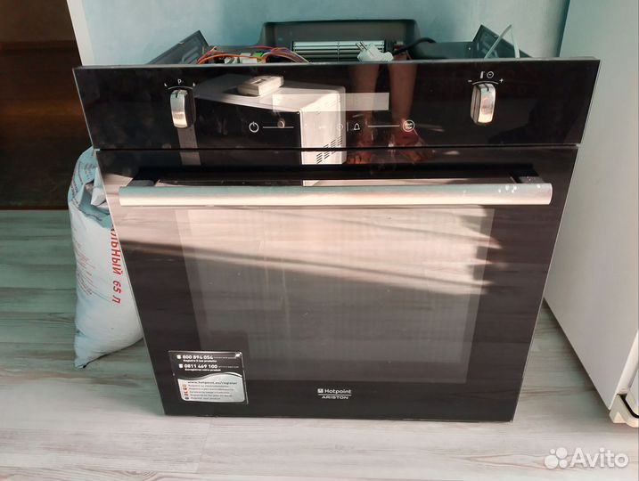 На запчасти новый духовой шкаф Аристон