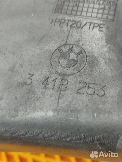 Воздуховод доп. радиатора Bmw X3 E83 2.5 N52 2008