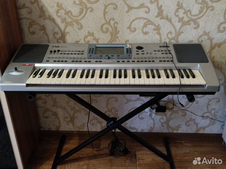 Синтезатор в хорошем состоянии, без дефектов