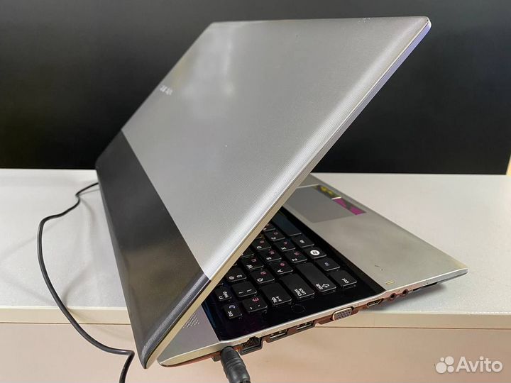 Ноутбук Samsung Pentium B940 / 4GB + SSD 128GB