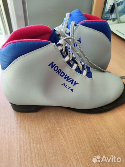 Лыжные ботинки