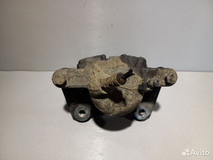 Суппорт передний правый Nissan Almera G15 седан