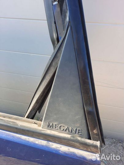 Уголок наружний зад. левой двери Renault Scenic 2