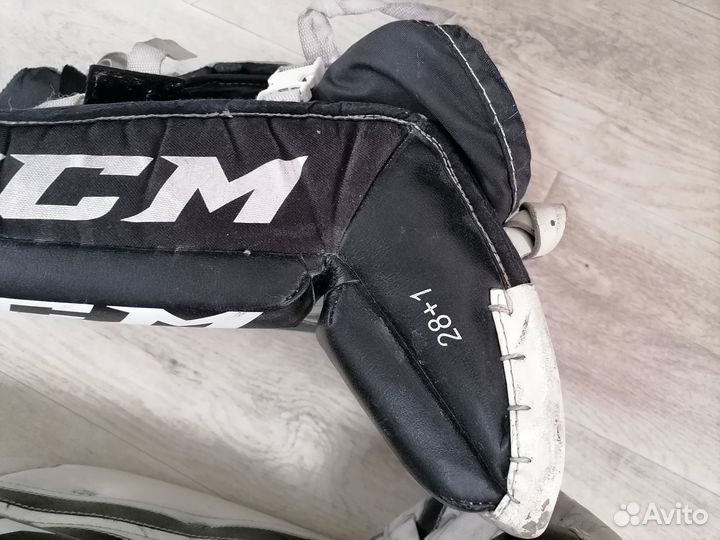 Защита вратаря хоккей. Щитки, ловушка, блин