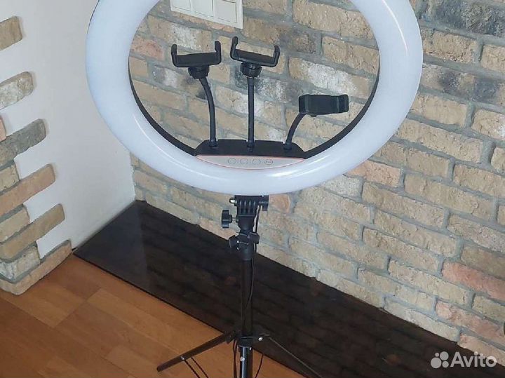 Кольцевая лампа со штативом светодиодная