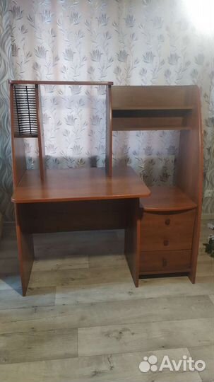 Компьютерный стол