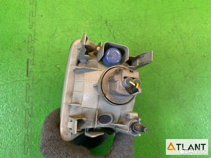 Поворотник бамперный передний левый toyota prius