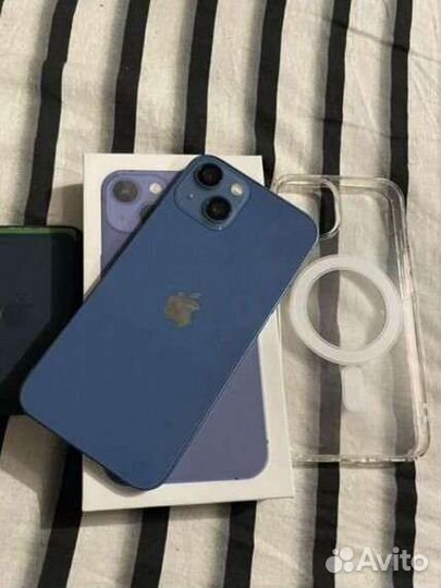 Телефон iPhone 13