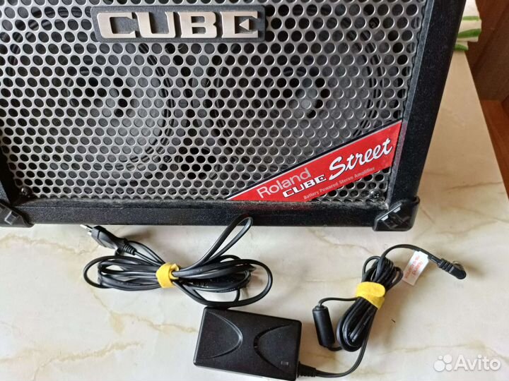 Roland Cube Street комбоусилитель на батарейках