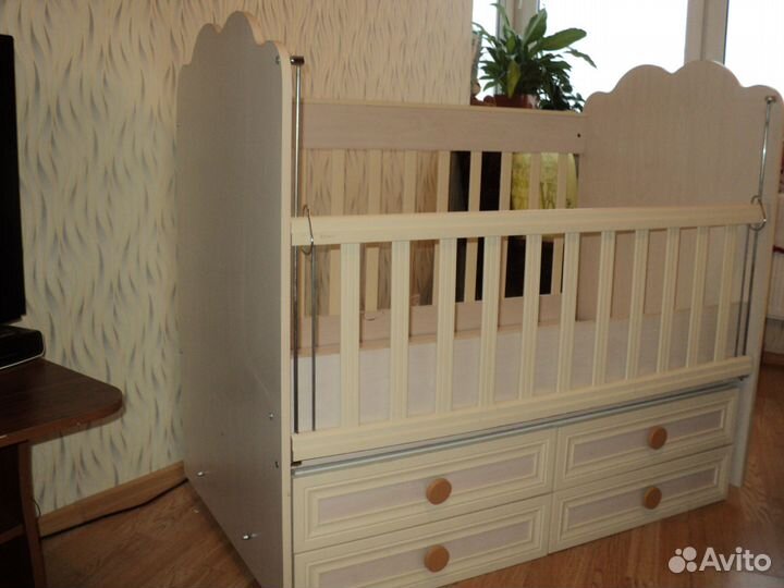 Детская кроватка маятник