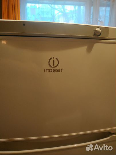 Холодильник indesit