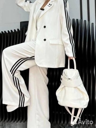 Костюм брючный базовый 46-48-54 новые