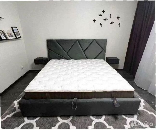 Кровать с мягким изголовьем