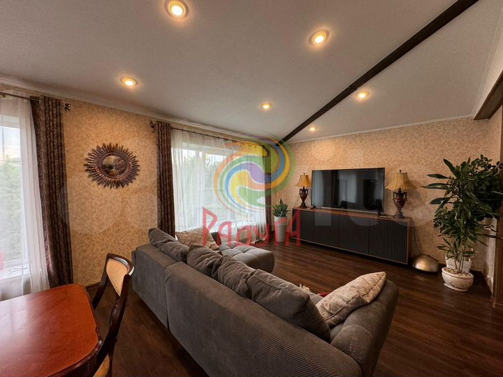 Коттедж 356,1 м² на участке 12,5 сот.