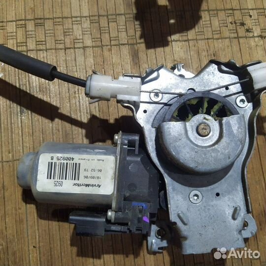 Стеклоподъемный механизм передний левый Nissan