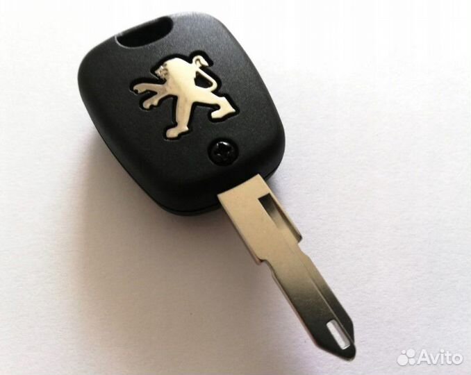Ключ зажигания Пежо с местом под чип